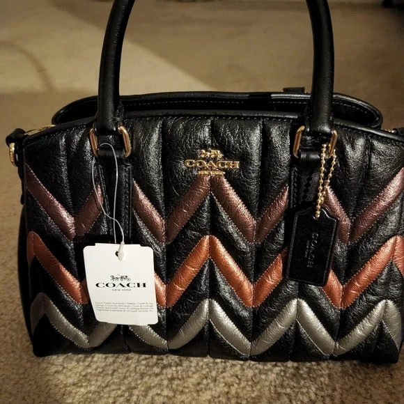 NWT Coach 2 Way Shoulder Bag Quilted Leather Black Multi Color F37872 - Picture 2 of 7